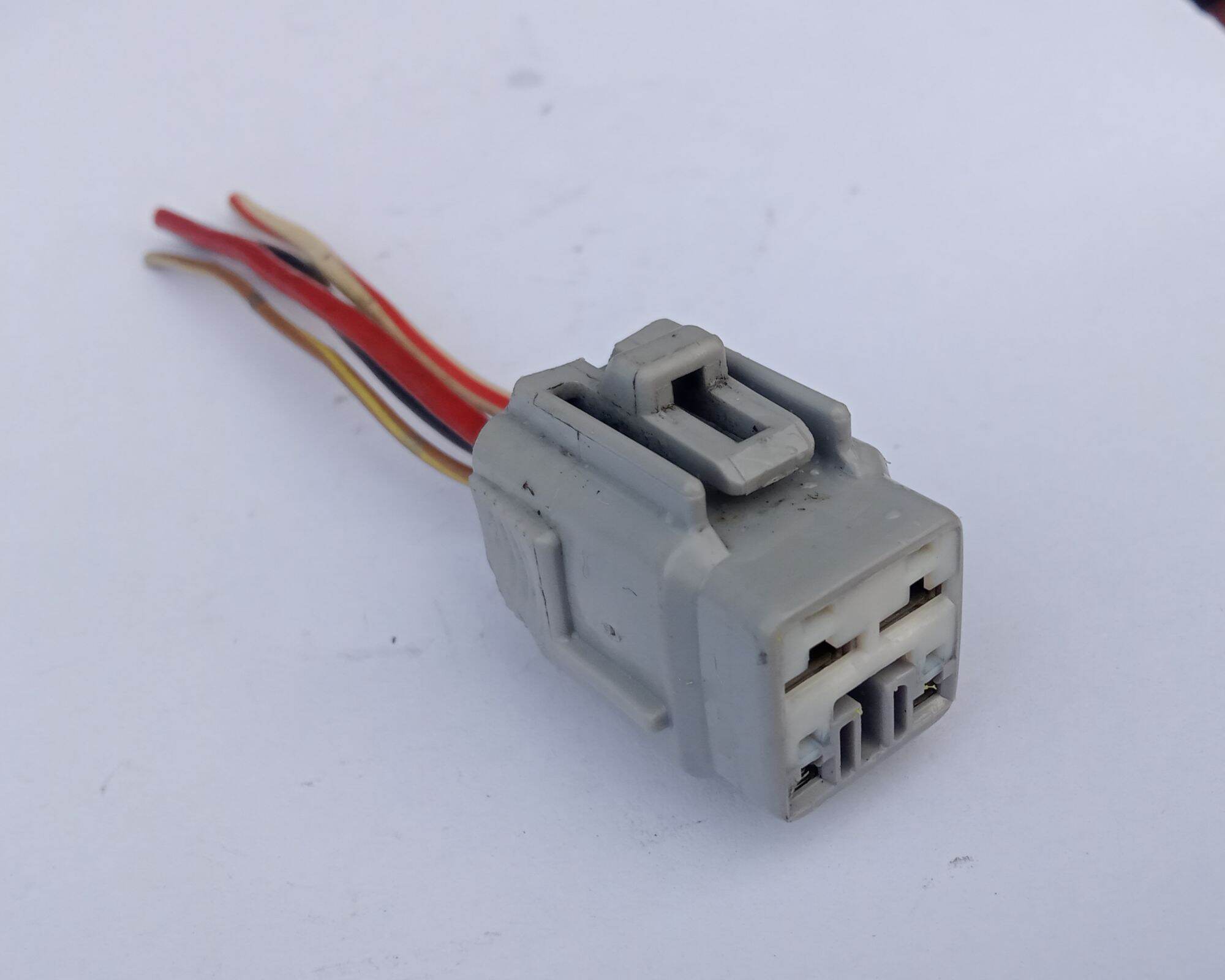 ORIGINAL! Mitsubishi Fuel injector pump module relay socket harness