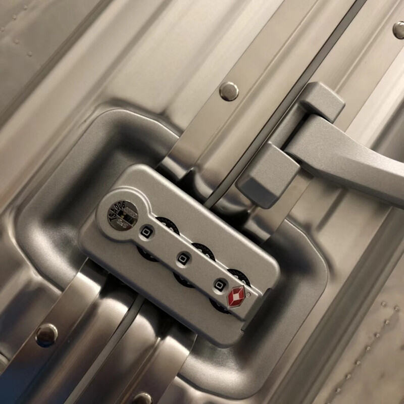 rimowa lock stuck
