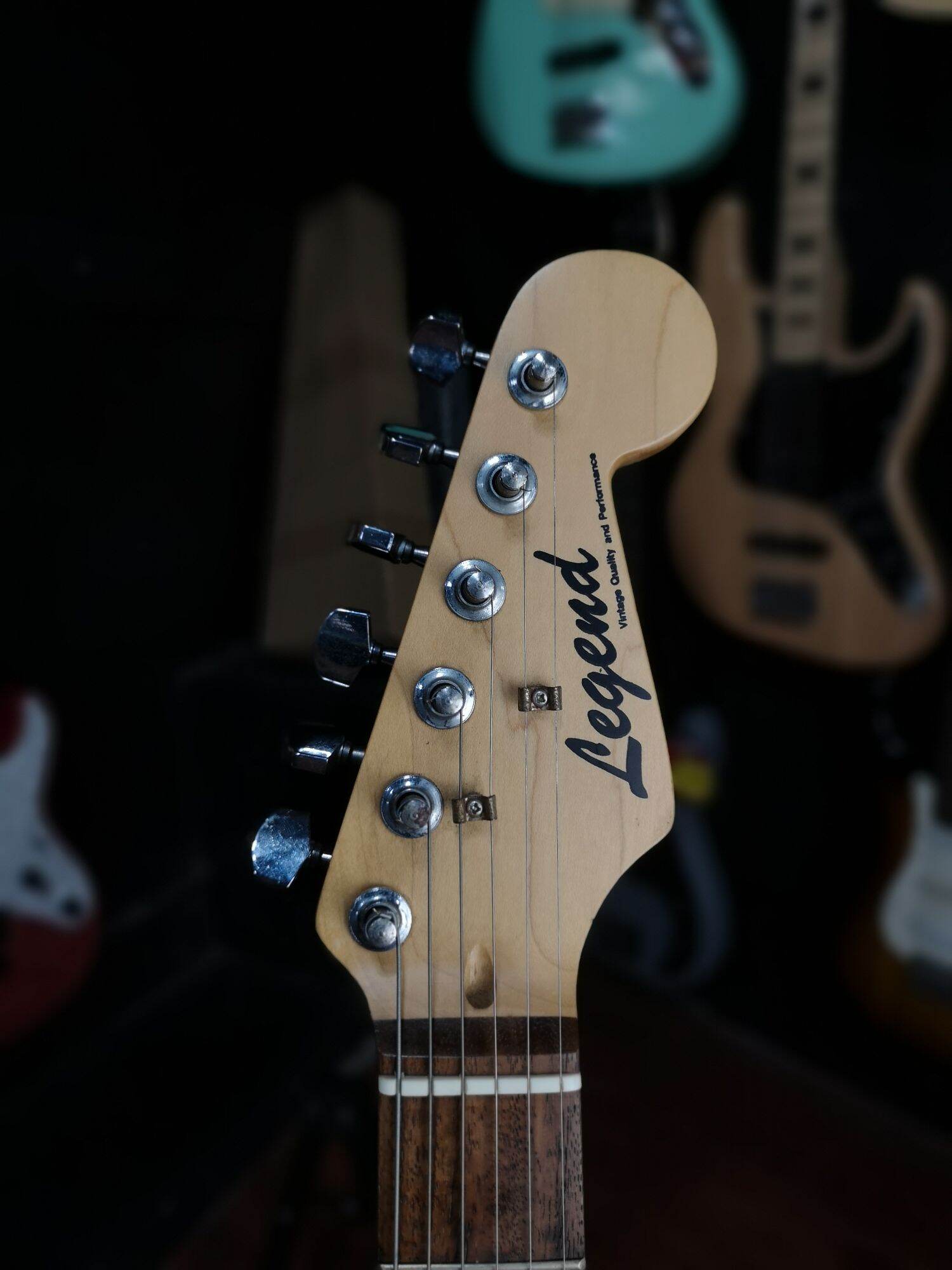 ギター GUITAR LEGEND STRATOCASTER The Legend Strat - YouTube