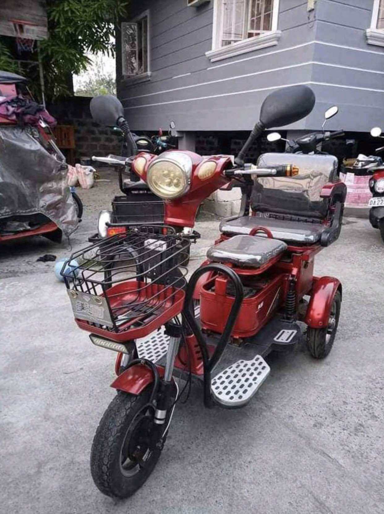three wheels electric bikes