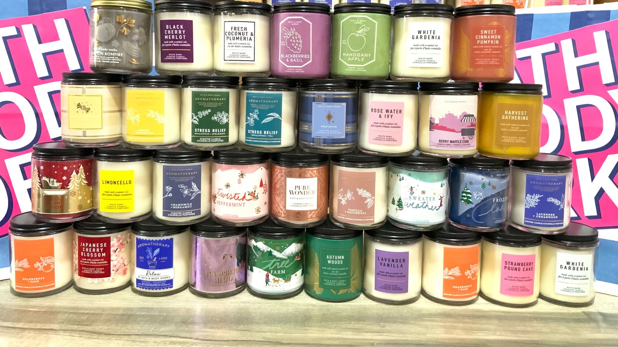 Bath & Body Works/ White Barn Single Wick Candles