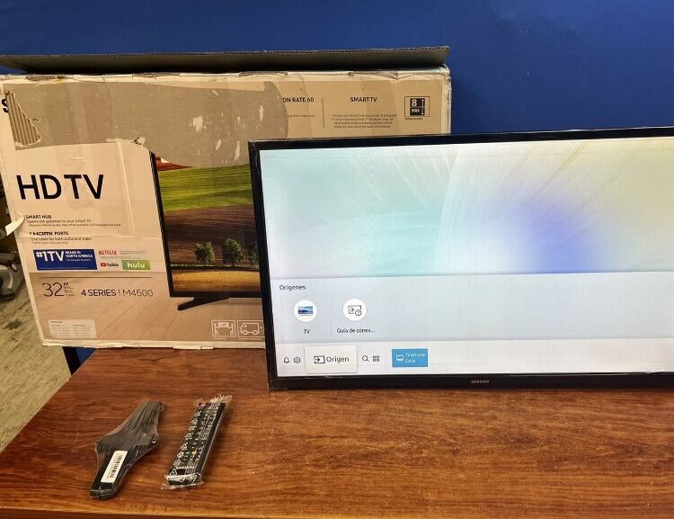 Samsung 32 Inch HDTV Series 4 M4500 HDTV Smart Hub UN32M4500BF TV