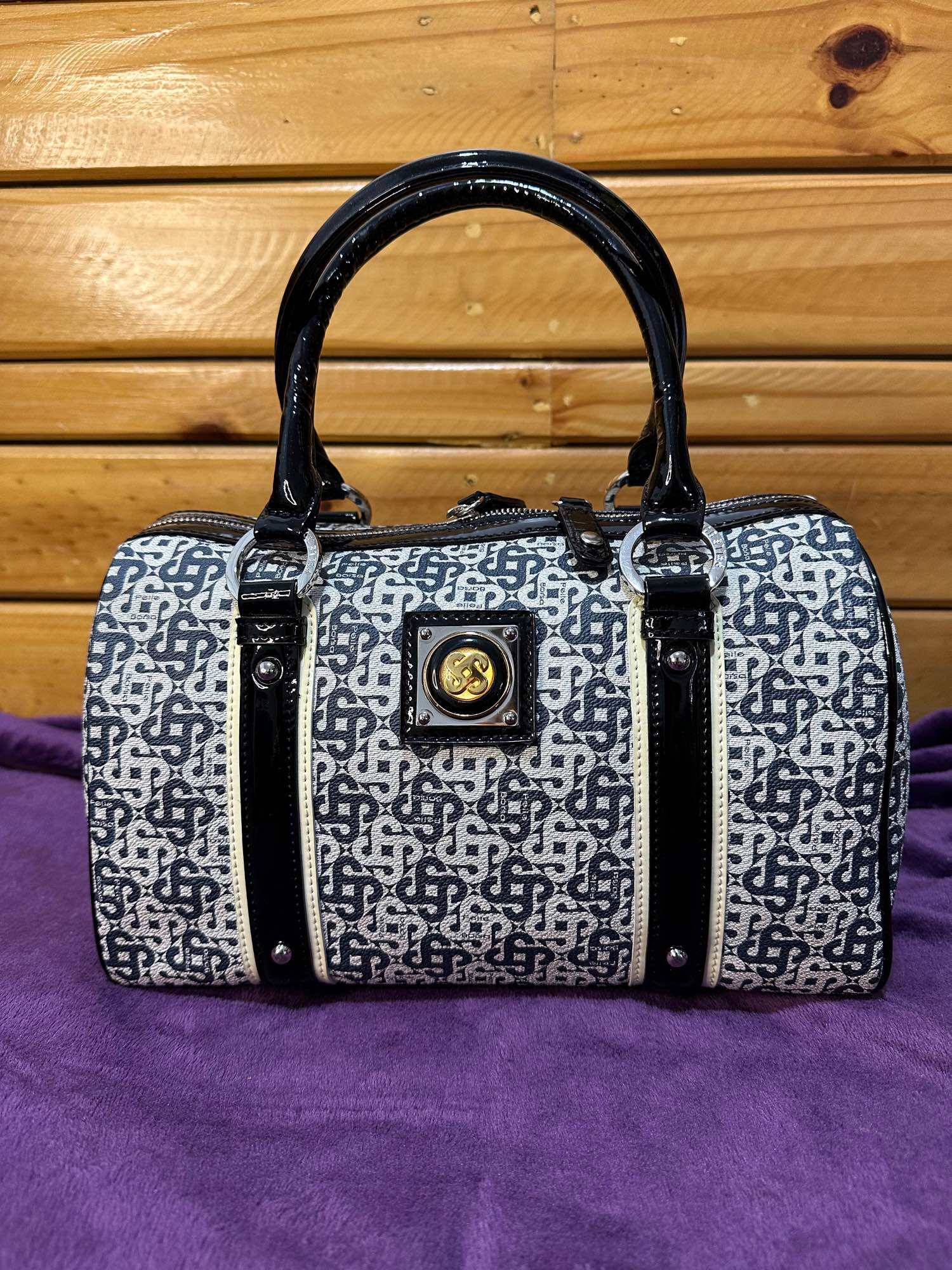 Authentic metrocity Handbag Beautiful , Clean .,and Original for