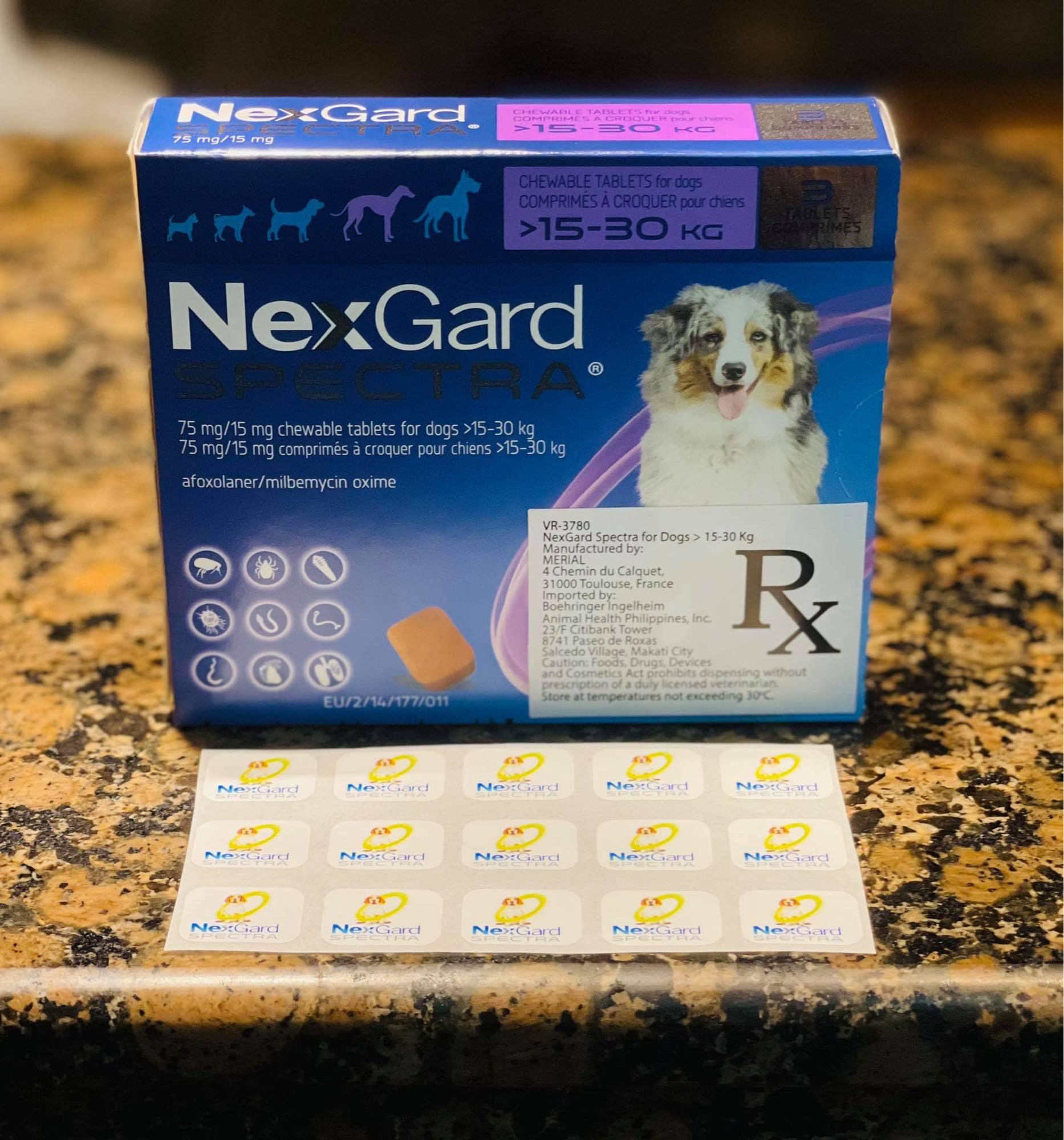 НЕКСГАРД турецкий. NEXGARD Spectra для собак 3 компонентная 1 большая и 2 маленькие. NEXGARD Spectra компонентная 1 большая и 2 маленькие таблетки. NEXGARD Spectra в руках.
