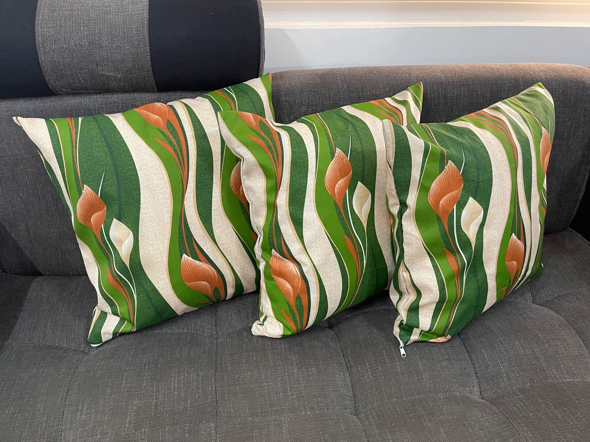 Tulip Wavy Green Design Throwpillow Case Geena with Zipper 16x16