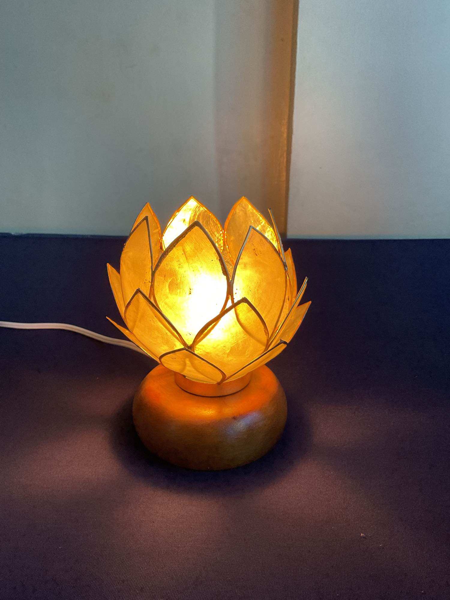Lampshade capiz sea shell (lutos)free bulb w/laser engraved