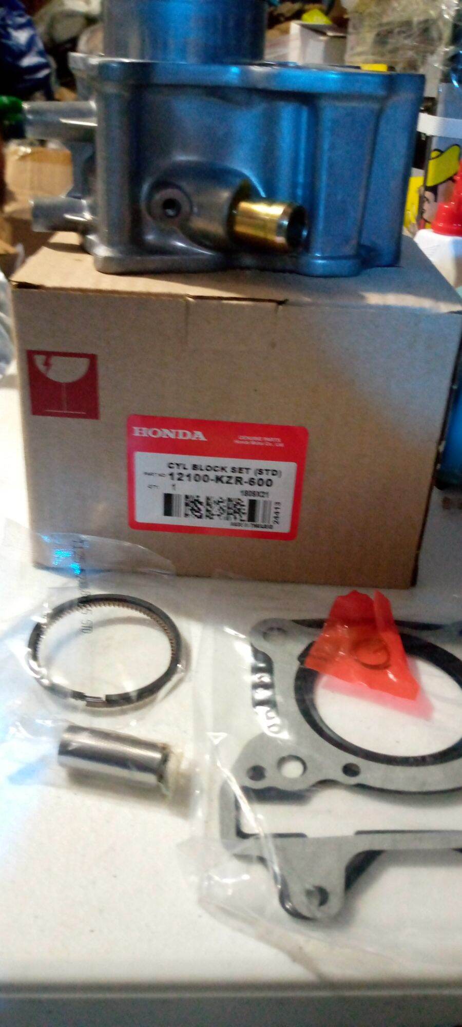 Honda genuine Cylinder block click 125. 