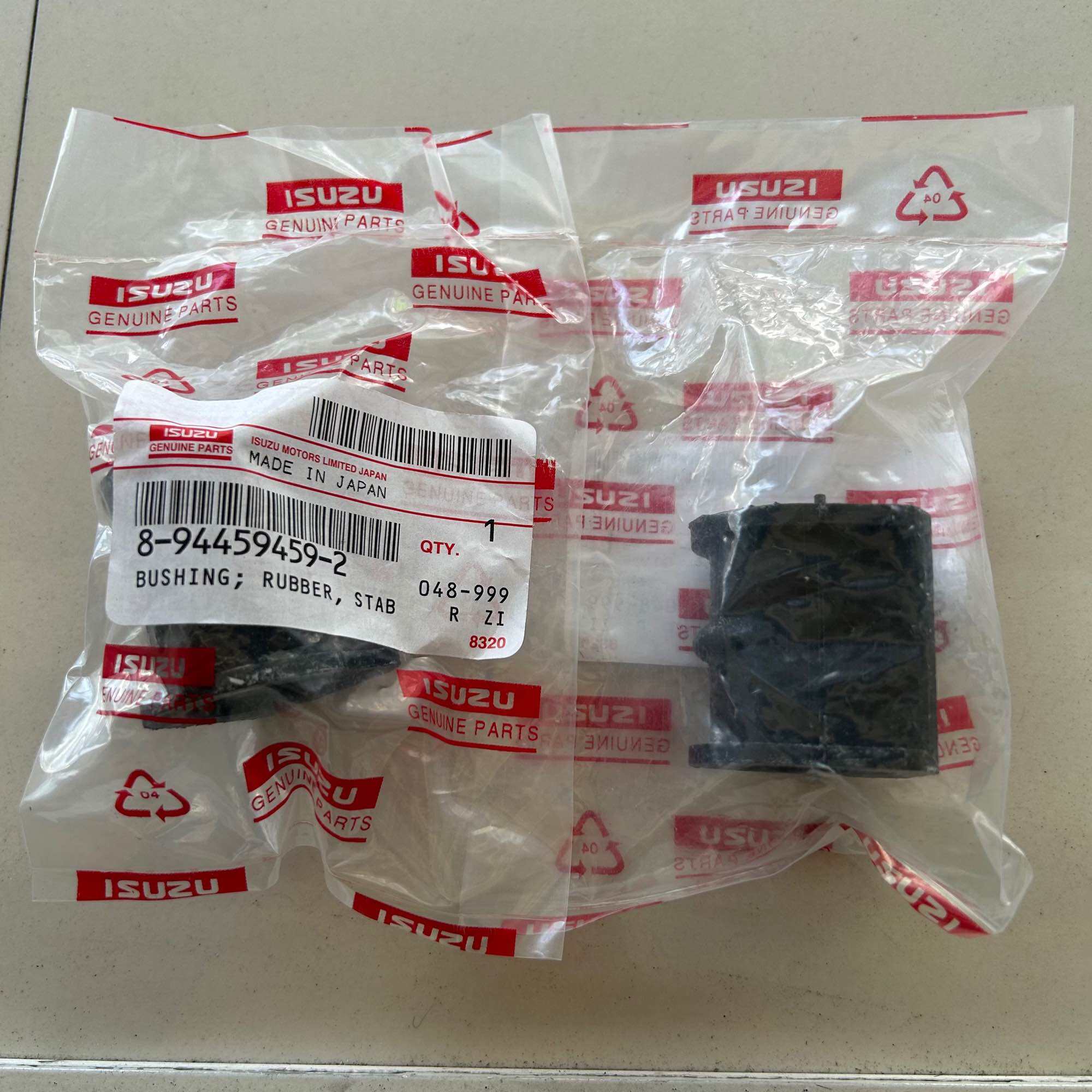 GENUINE/ORIGINAL ISUZU CROSSWIND/SPORTIVO STABILIZER CLAMP BUSHING