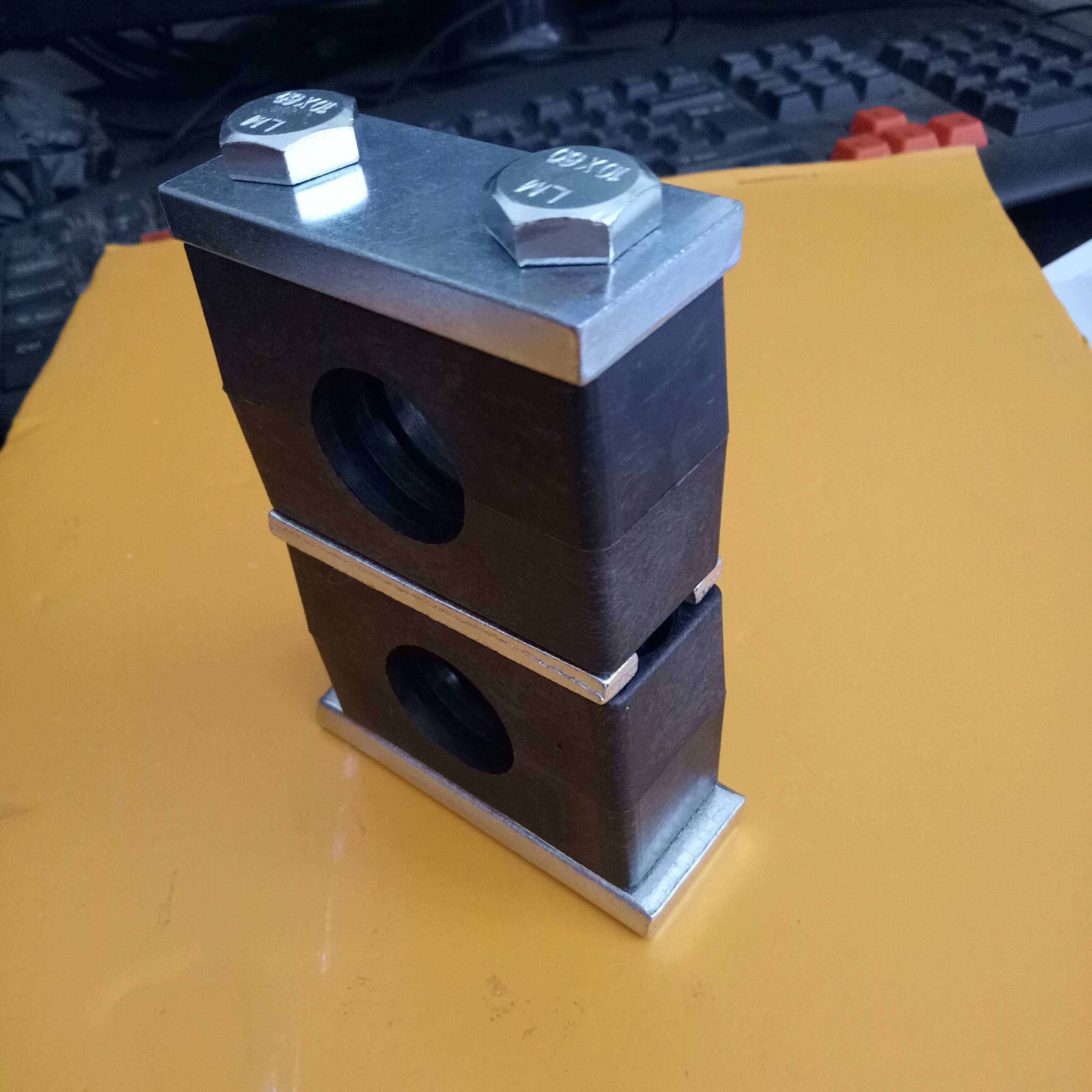 Heavy Duty Nylon Pipe Clamp Plastic Pipe Clamp Upper and Lower Pipe