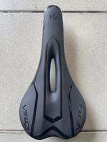 Velo Emirates Saddle Black