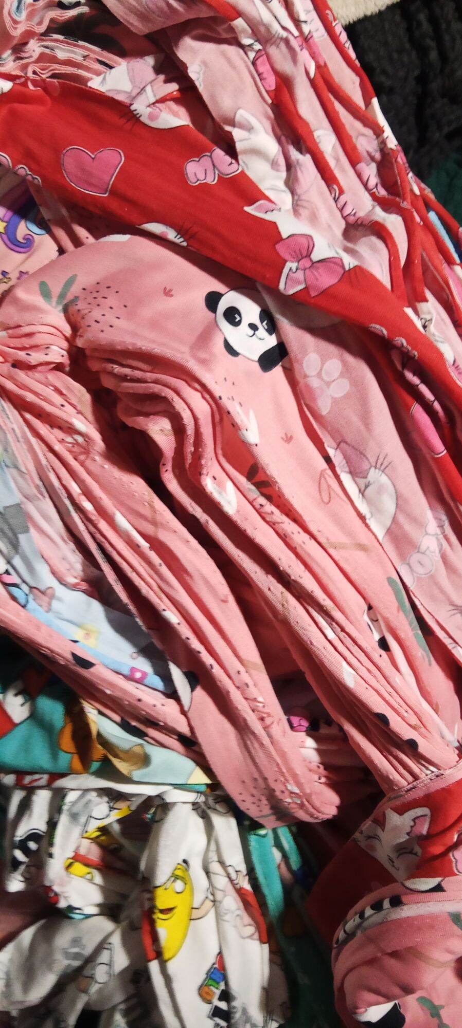 TELA STRING RETASO PANG GAWA NG DOORMAT cotton spandex cotton printed at plain colors sold per kilo....dear buyers tela mula sa pinag tabasan sa garment please manage your expectations minsan my malapad may maliit Pero sure ako na walang mugmug na halo
