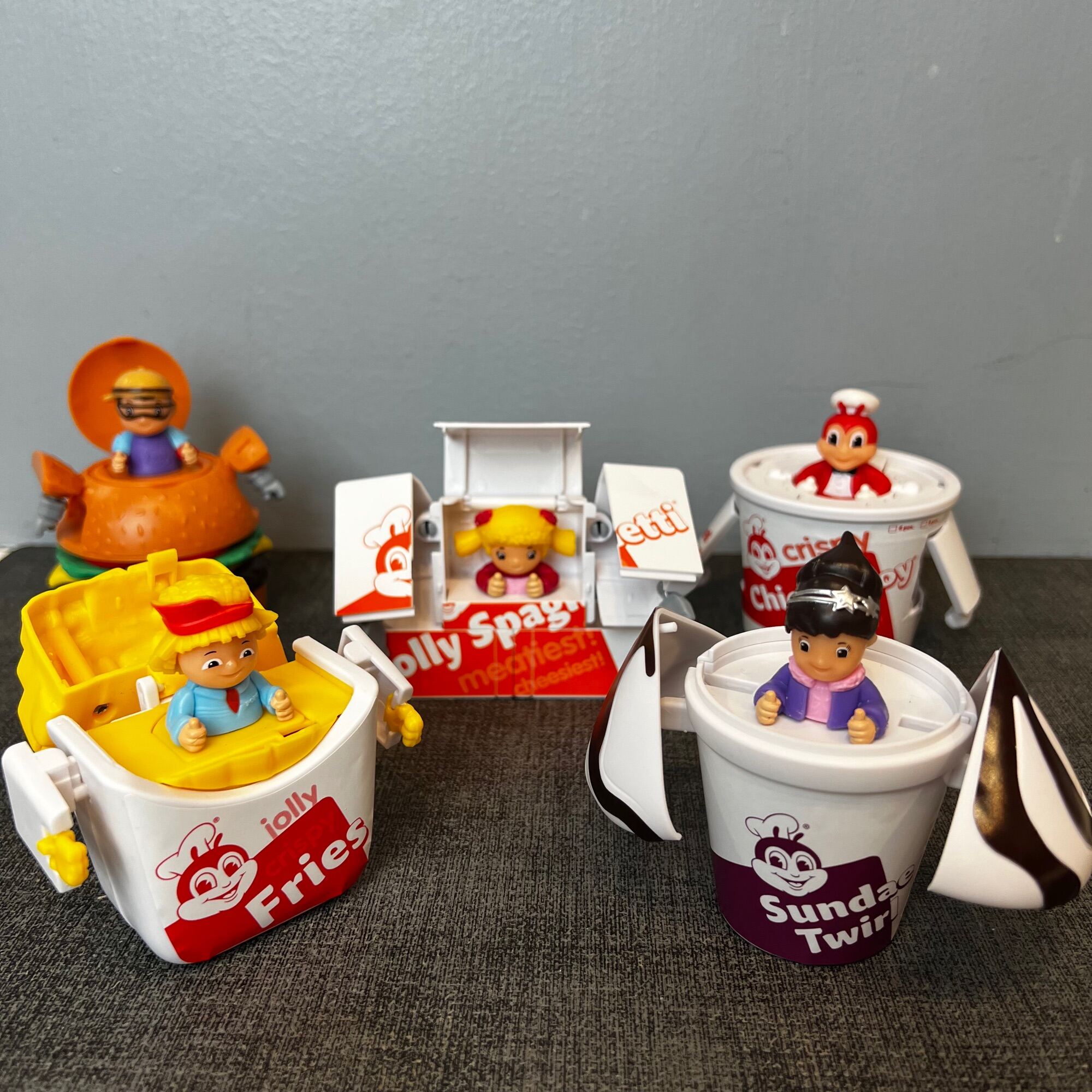 Jollibee おもちゃセット 71yV7KPWrcL._UF350,350_QL50_.jpg