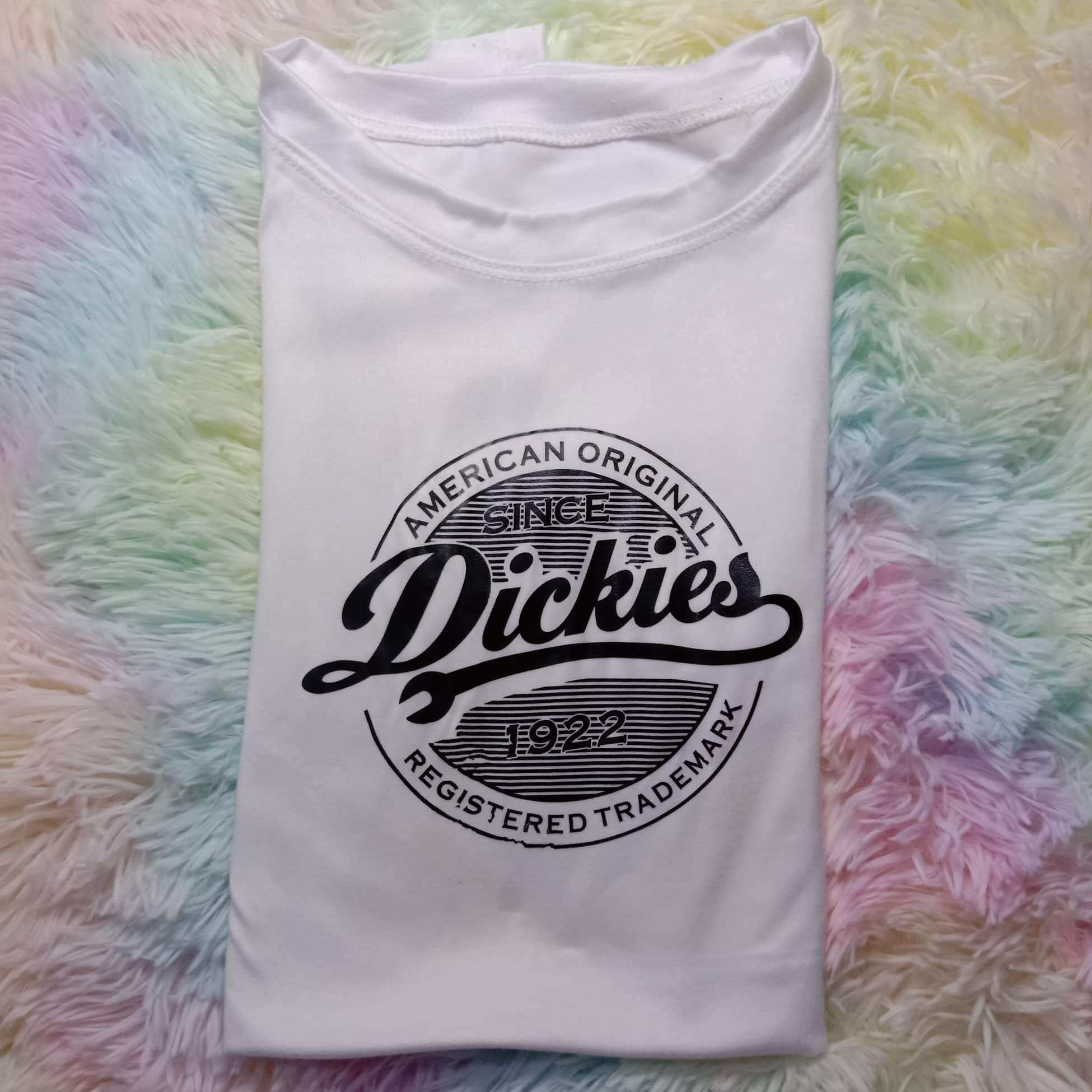 CIRCLE LOGO DIC-KIES PLAIN TSHIRT UNISEX WITH SIZES XS-2xL. 