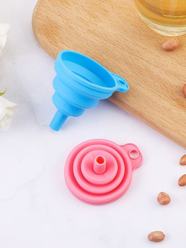 Mini and Portable Silicone Foldable Funnel Practical Collapsible Funnel. 
