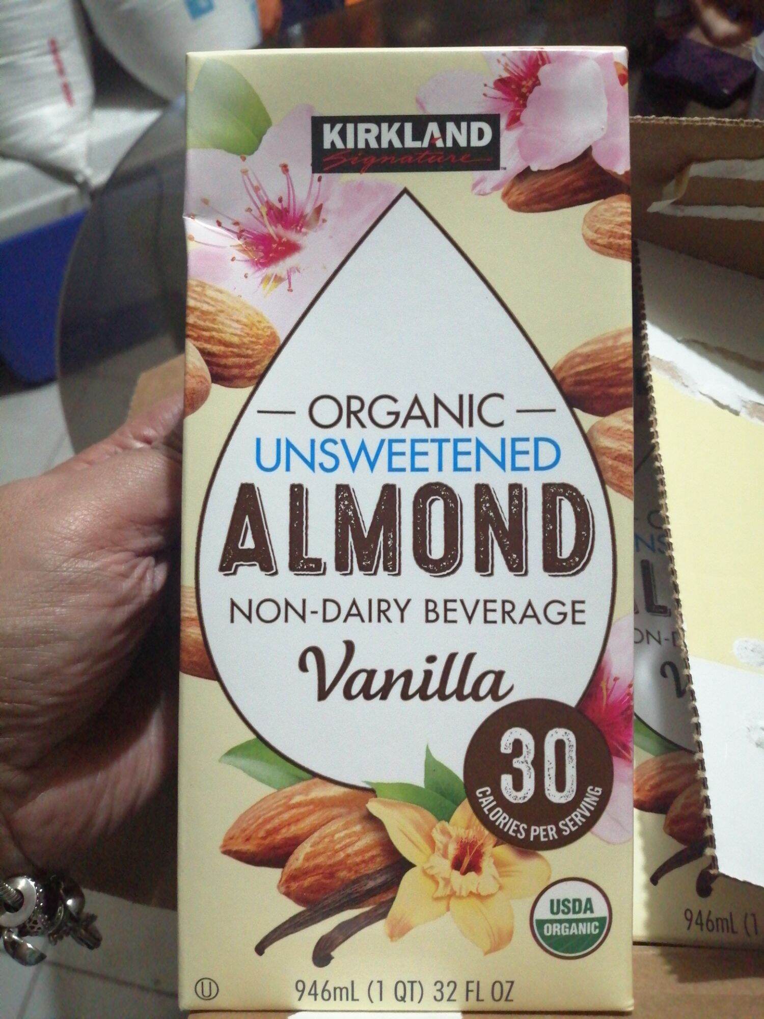 Kirkland Organic Unsweetened Almond Non Dairy Beverages Vanilla 946ml   Sd6364f8c9a534b47a571894ea817666ew 