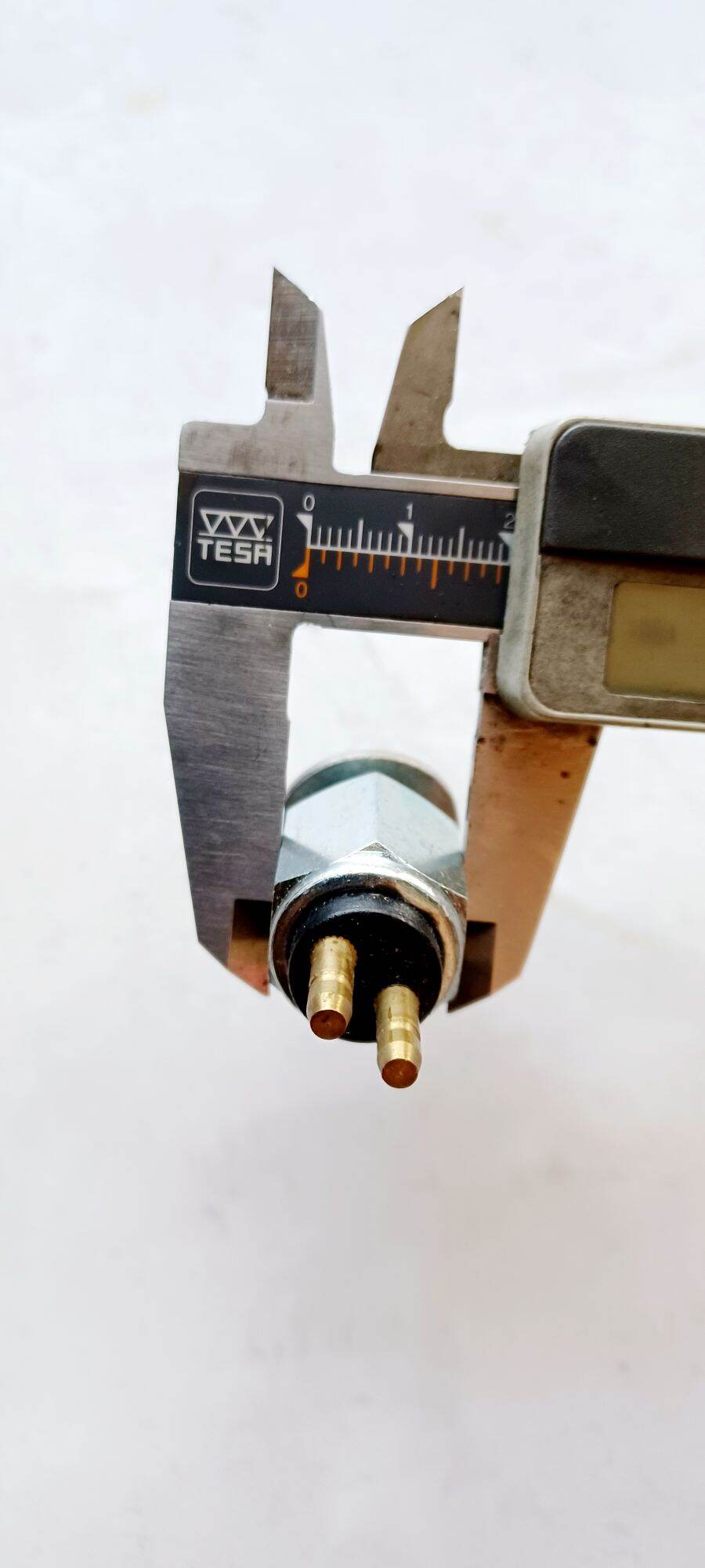 Mitsubishi 8DC9 Back lamp switch off-on NBM-0318. 