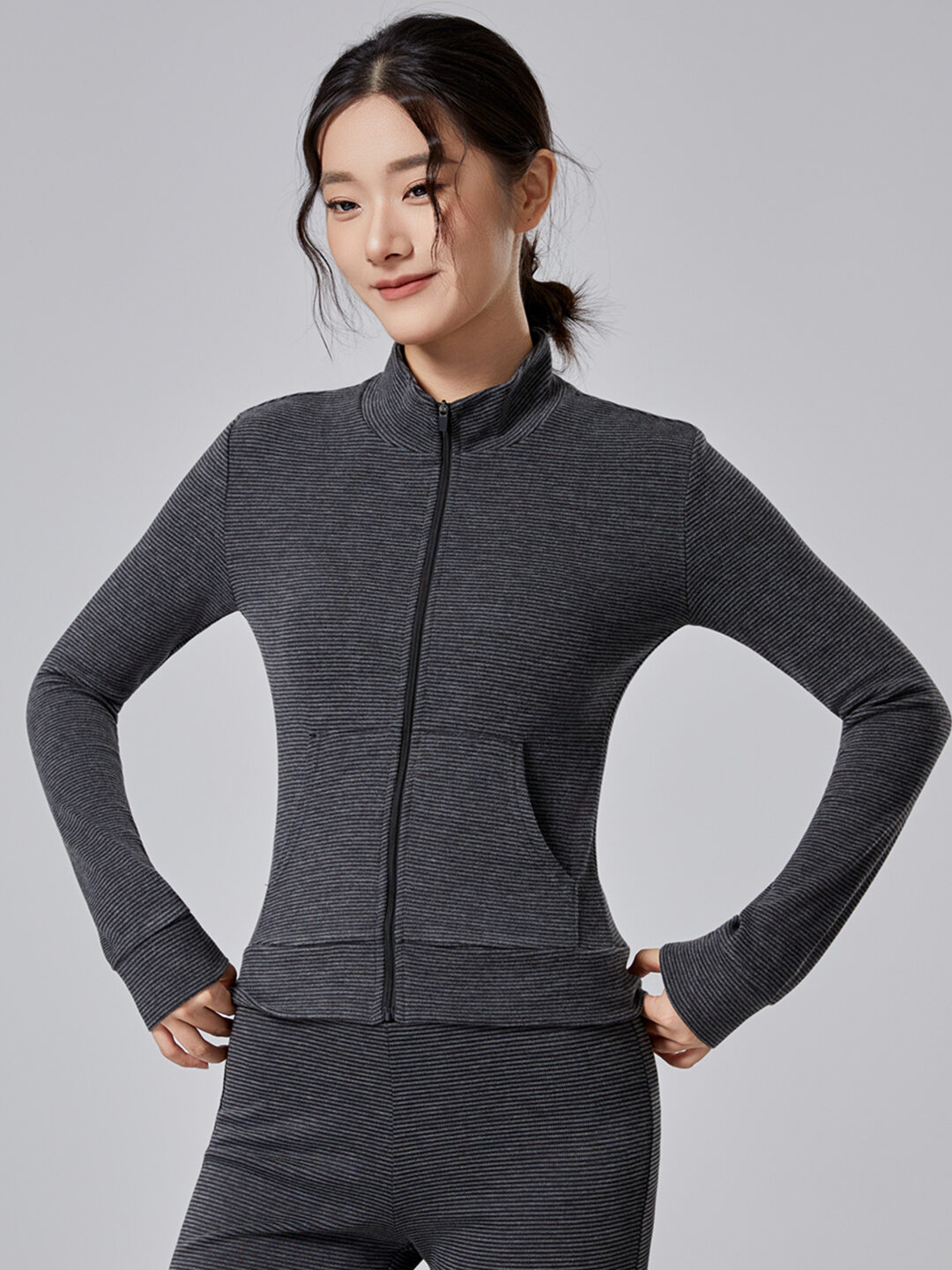 Striped Slimming Yoga and Fitness Jacket Women's Presyo  2,349 Piso*Libreng Shipping