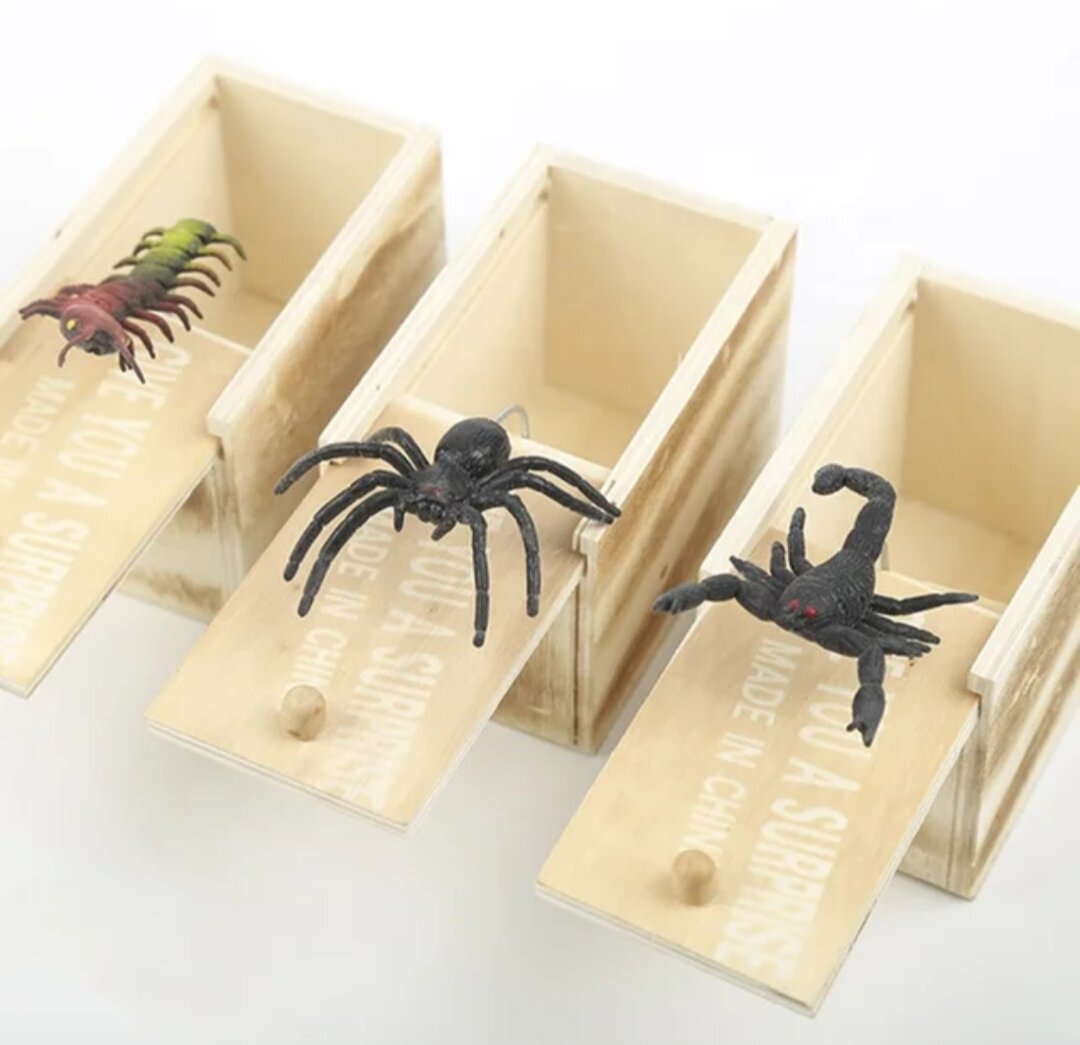 2-Pack Wood Prank Spider Scare Box – Reusable Joke Trick, Party Fun