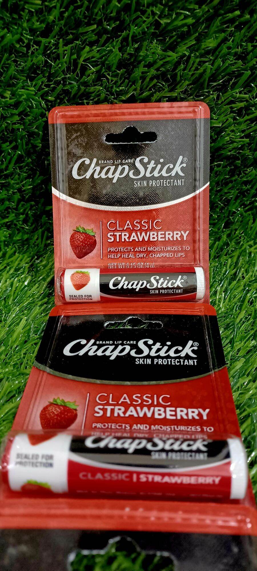 Chapstick lipbalm 4g Classic Strawberry lip moisture for crack lips dry