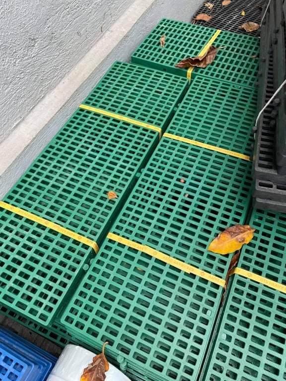 1x3ft PLASTIC MATTING HEAVY DUTY ,HIGH QUALITY , INTERLOCKING . Lazada PH