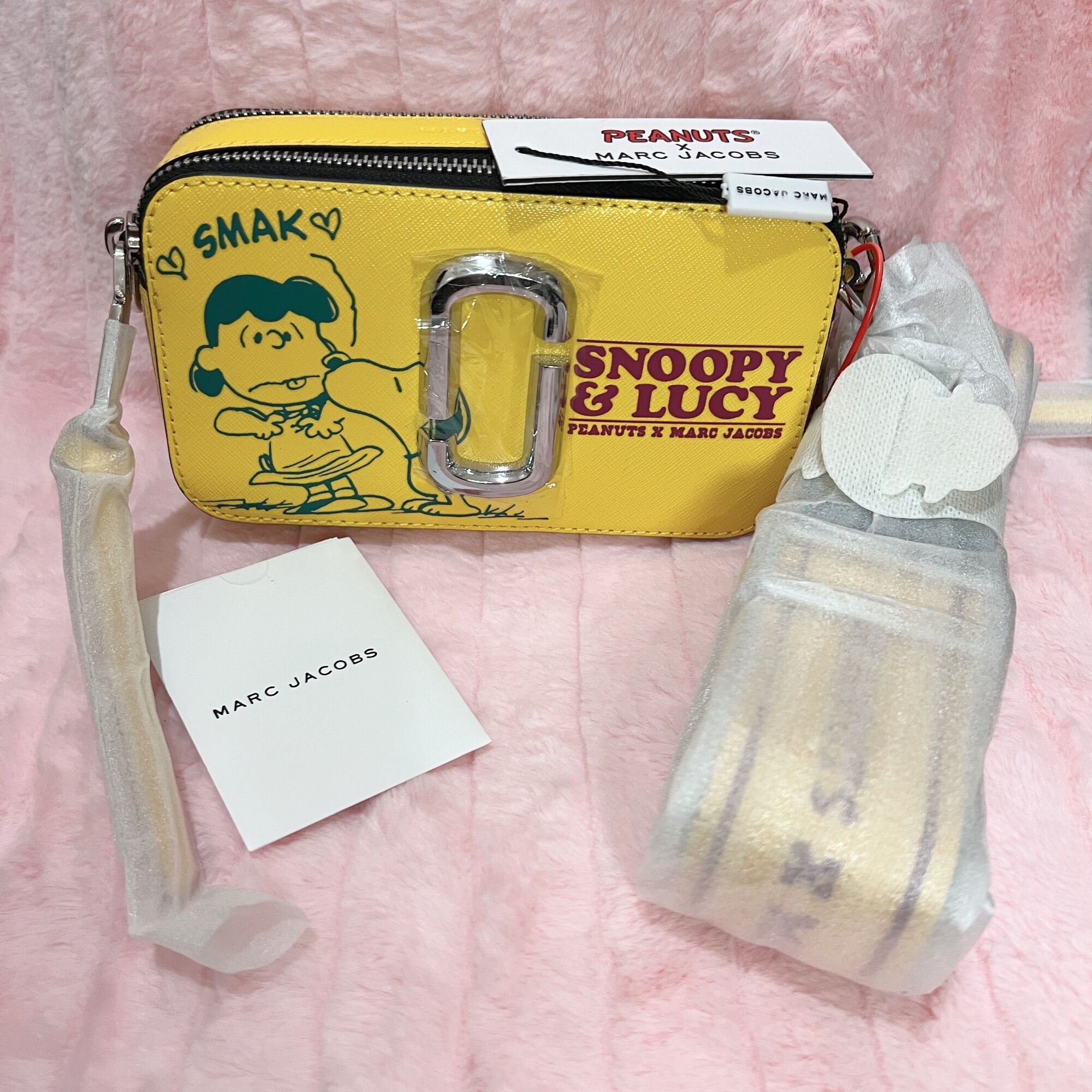 marc jacobs peanuts snapshot bag