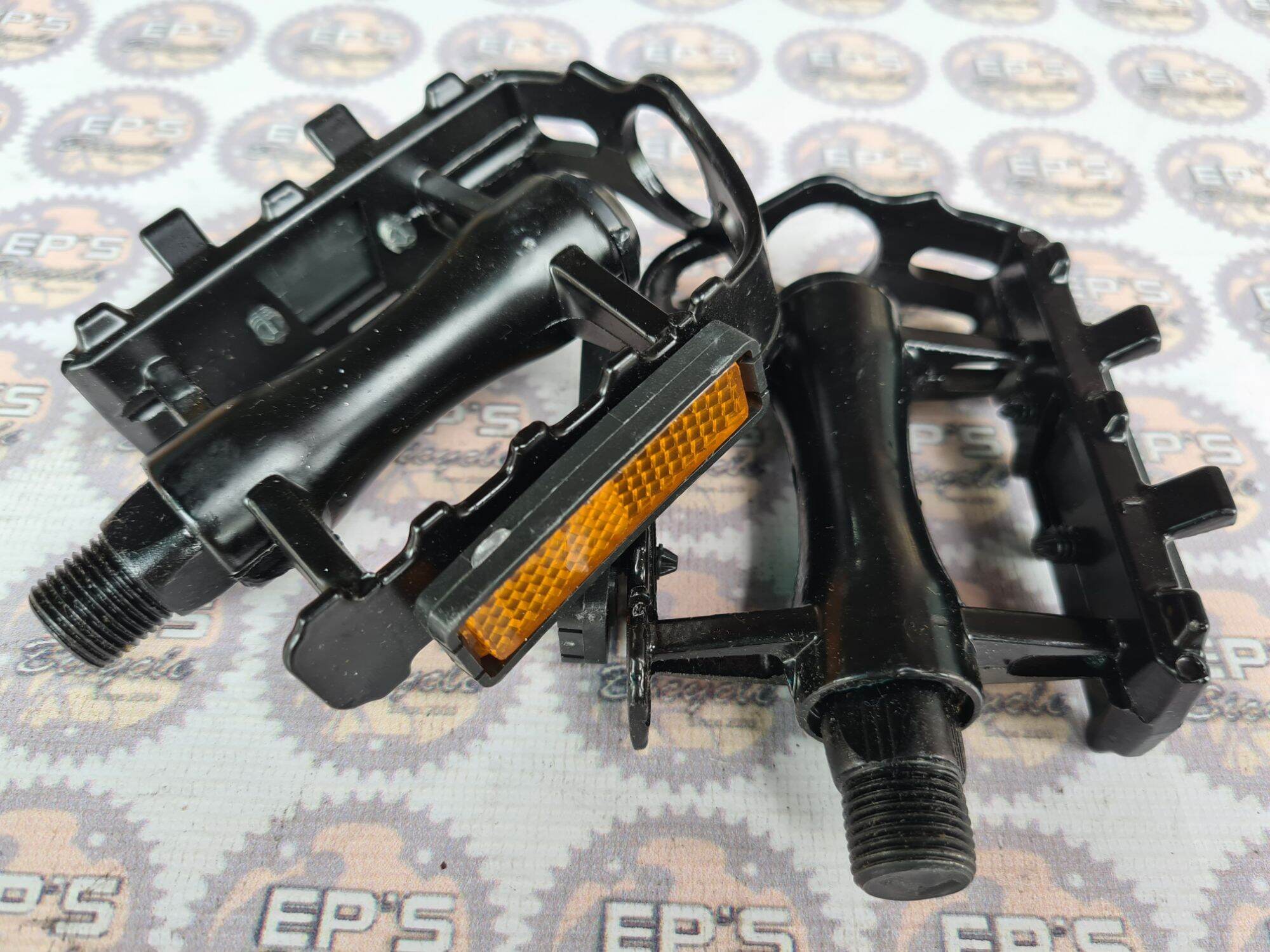 thumbnail image 2 of 9/16 Inch Metal Alloy Flat Platform Bicycle Pedals – 14mm For Road & Mountain Bike (Pair) 2 of 4