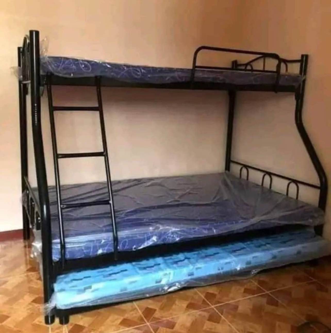 Double deck bed with foam pullout
