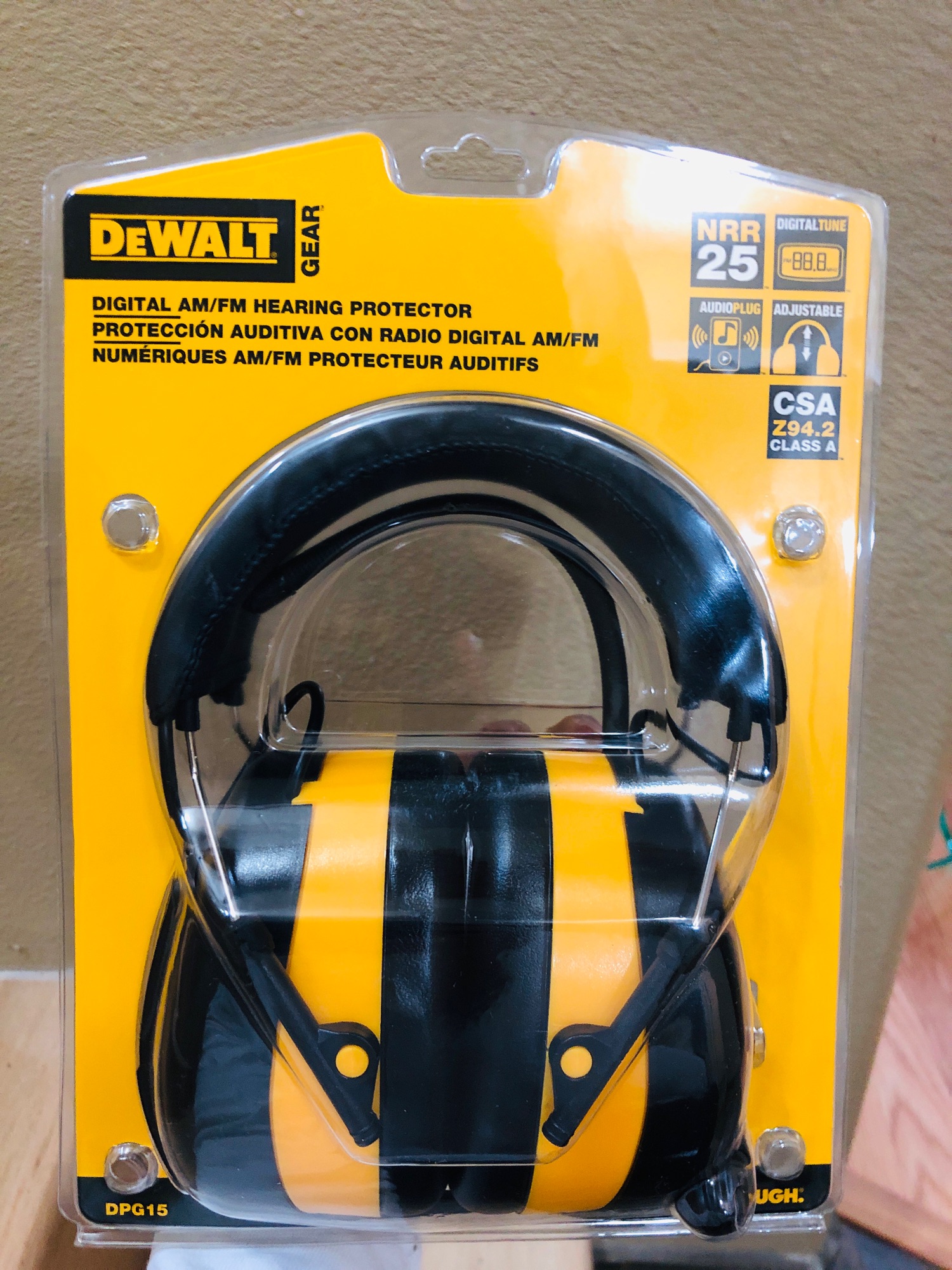DEWALT DPG15 Digital AM FM Hearing Protector - 4