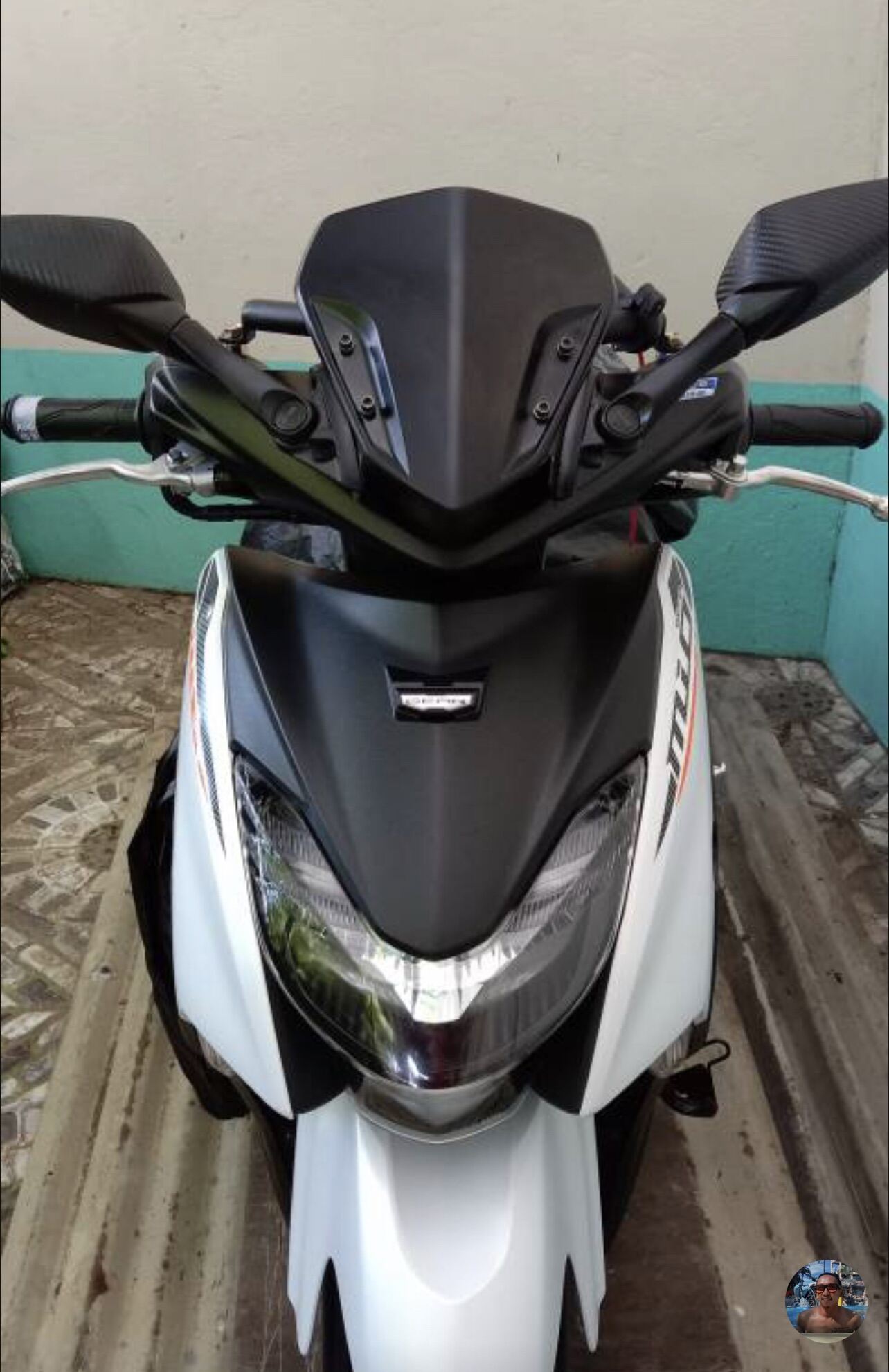 Mio GEAR 125 Side mirror with bracket visor set. 