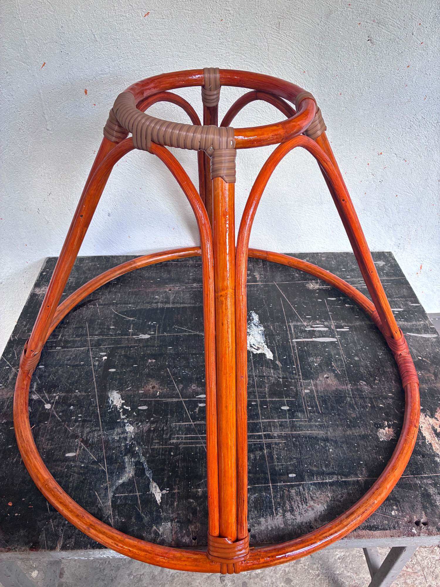 Andador 18inches Wooden Baby Rattan Andador with Maple Varnish. Natural rattan frame sturdy construction circular base designed for baby support suitable for indoor use.