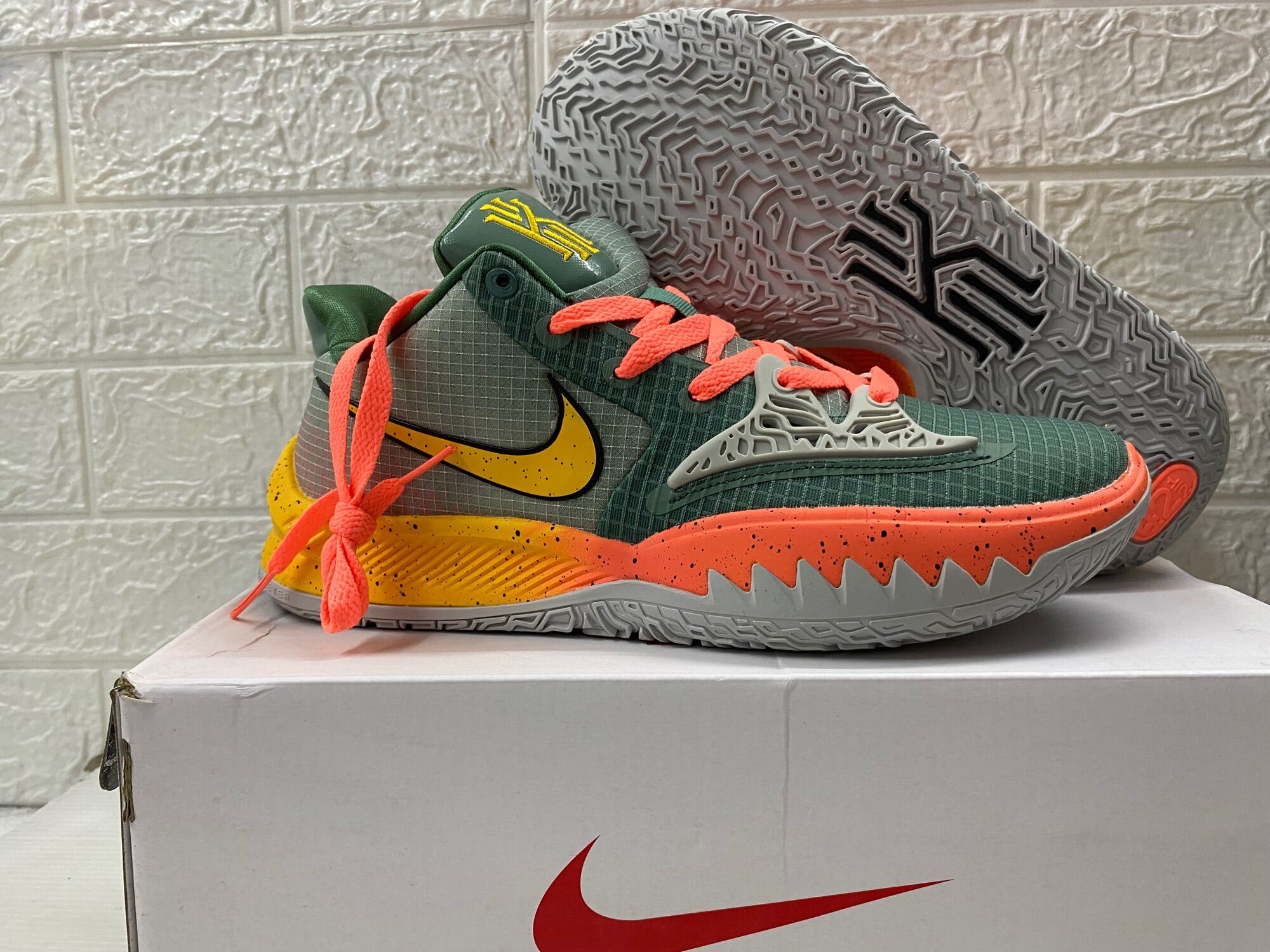 Kyrie 4 Low Sunrise 