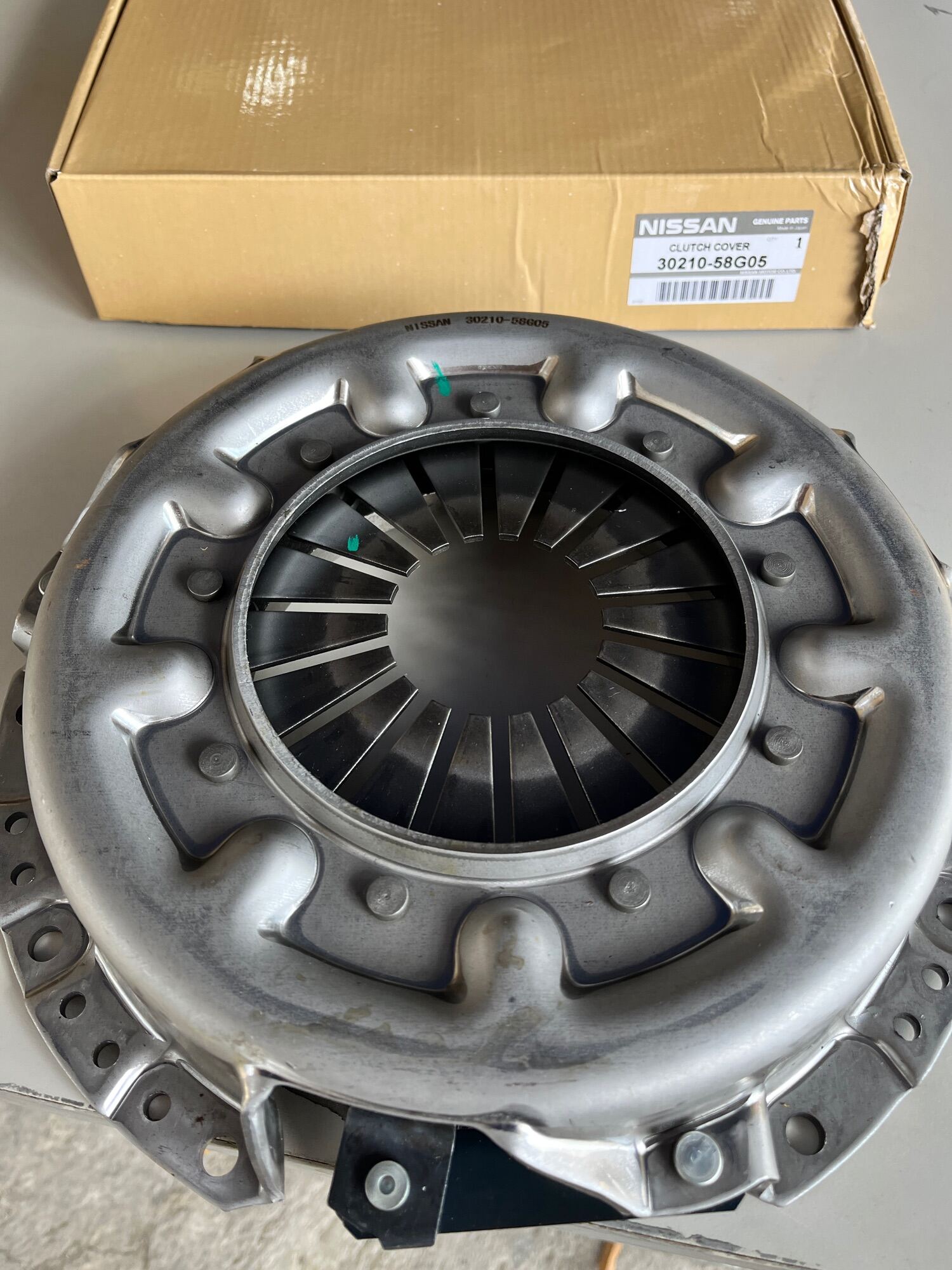 3021058G05 Clutch Cover Assembly for Nissan Urvan Escapade E24 TD27