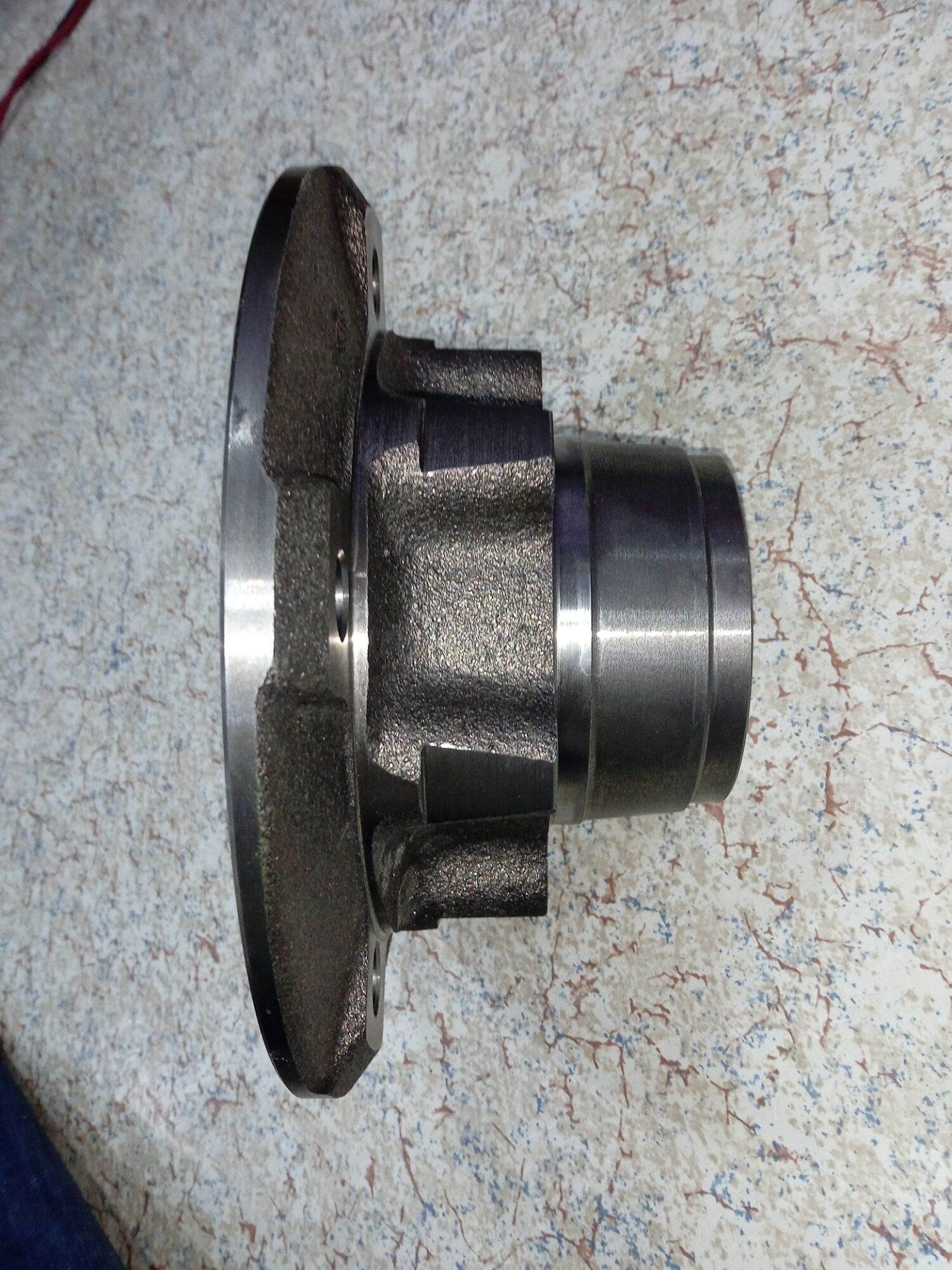 HUB FRONT WHEEL FOR BONGO FRONTIRE KIA K2500, K2700, K2900, K23000