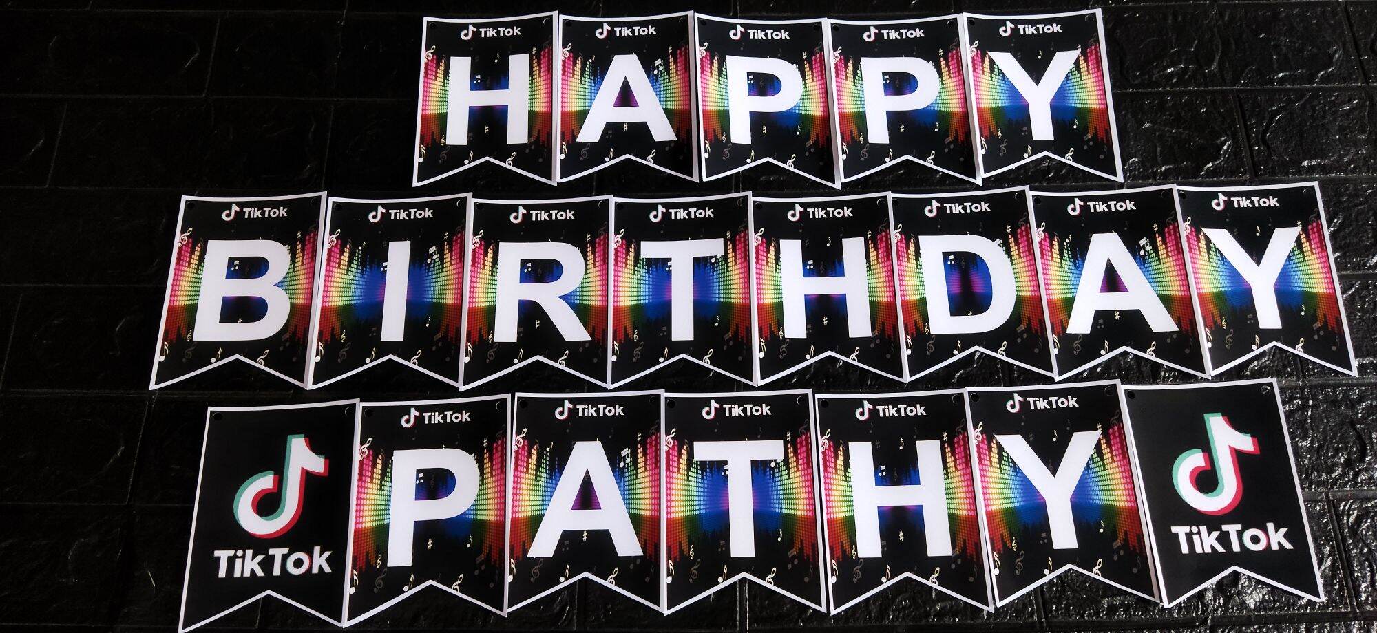 thumbnail image 2 of Kpop EN-HYPEN Birthday Party Supplies,EN-HYPEN Birthday Decorations Gift Set - EN-HYPEN Banner,18PCS Balloons,Cake Toppers,21PCS Cupcake Toppers Perfect For Boys And Girls(Pink 2 of 10