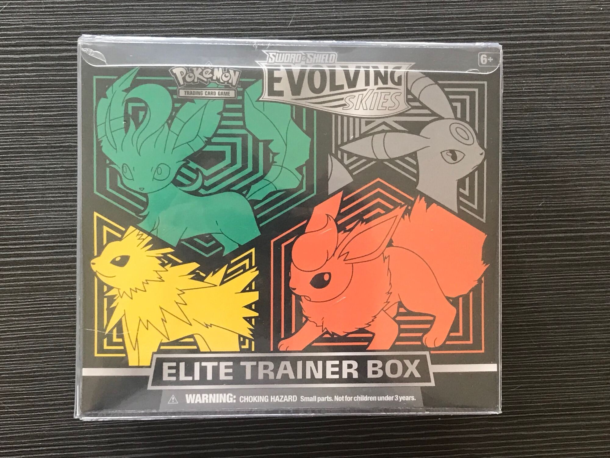 Pokemon Sword & Shield Evolving Skies Leafeon, Umbreon, Jolteon & Flareon  Elite Trainer Box (8 Booster Packs, 65 Card Sleeves, 45 Energy Cards & More)