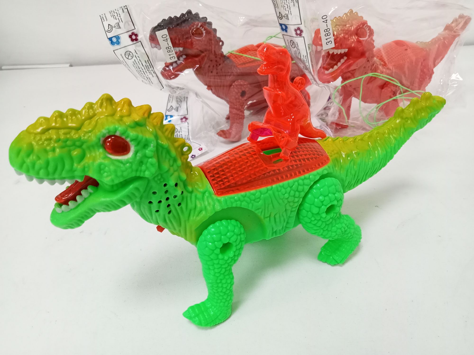 3188-40 DINOSAUR TOY BATTERY OPERATED