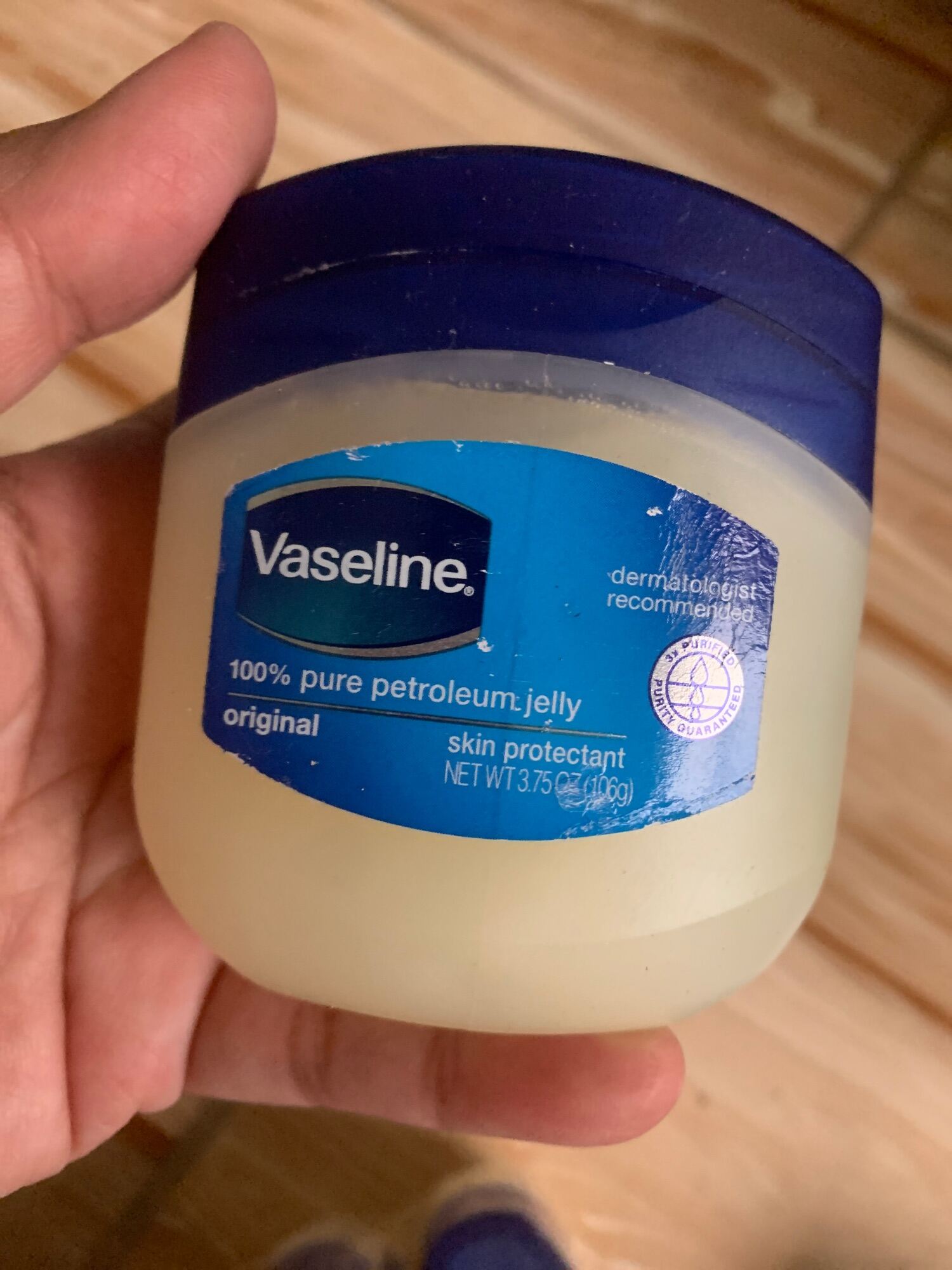 Vaseline 100 pure petroleum jelly original skin protectant 106g