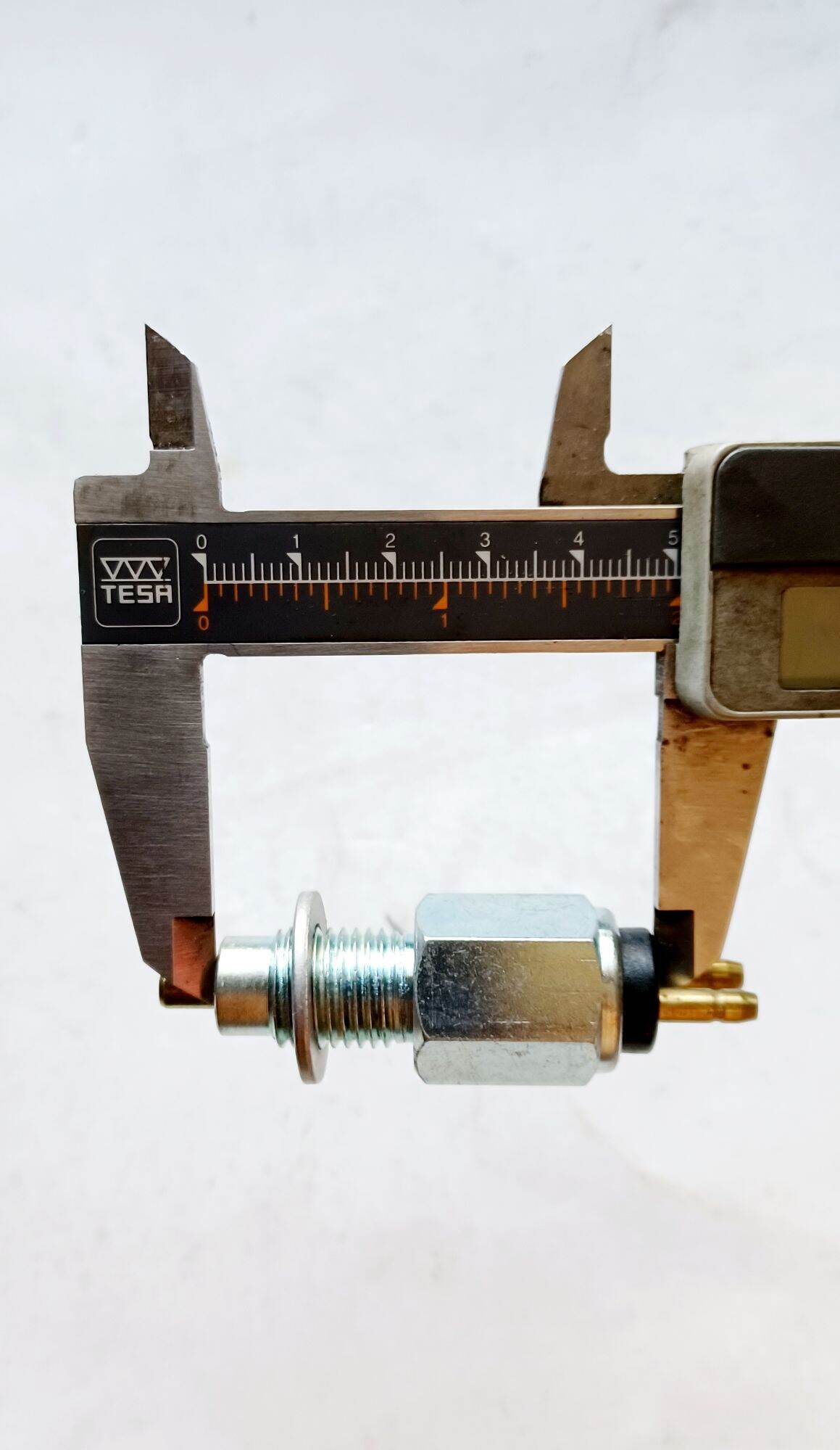 Mitsubishi 8DC9 Back lamp switch off-on NBM-0318. 