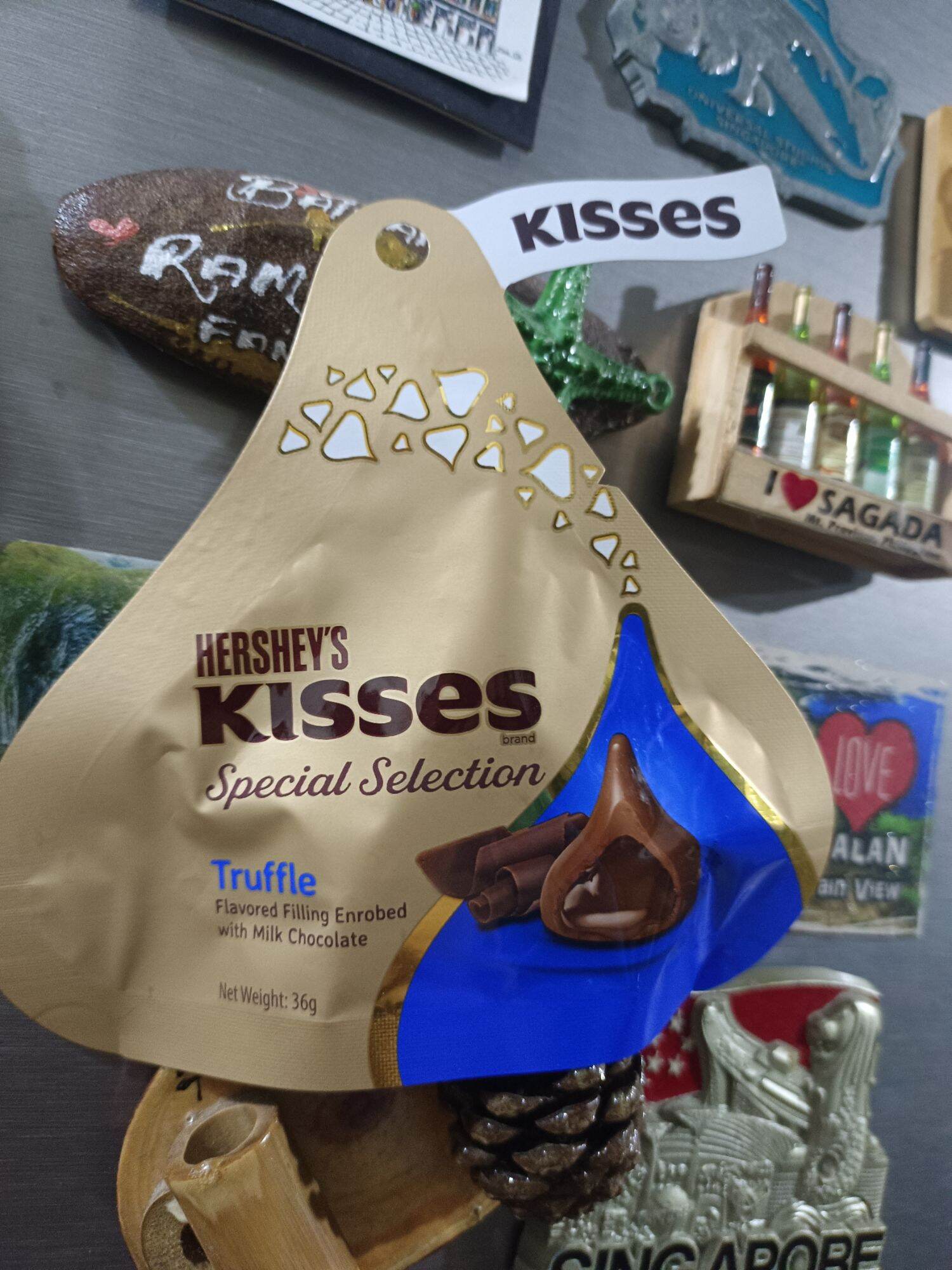 Hershey's Kisses Special Selection Special Strawberry & Special ...